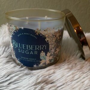 Bath and body works candle - Blueberry Sugar